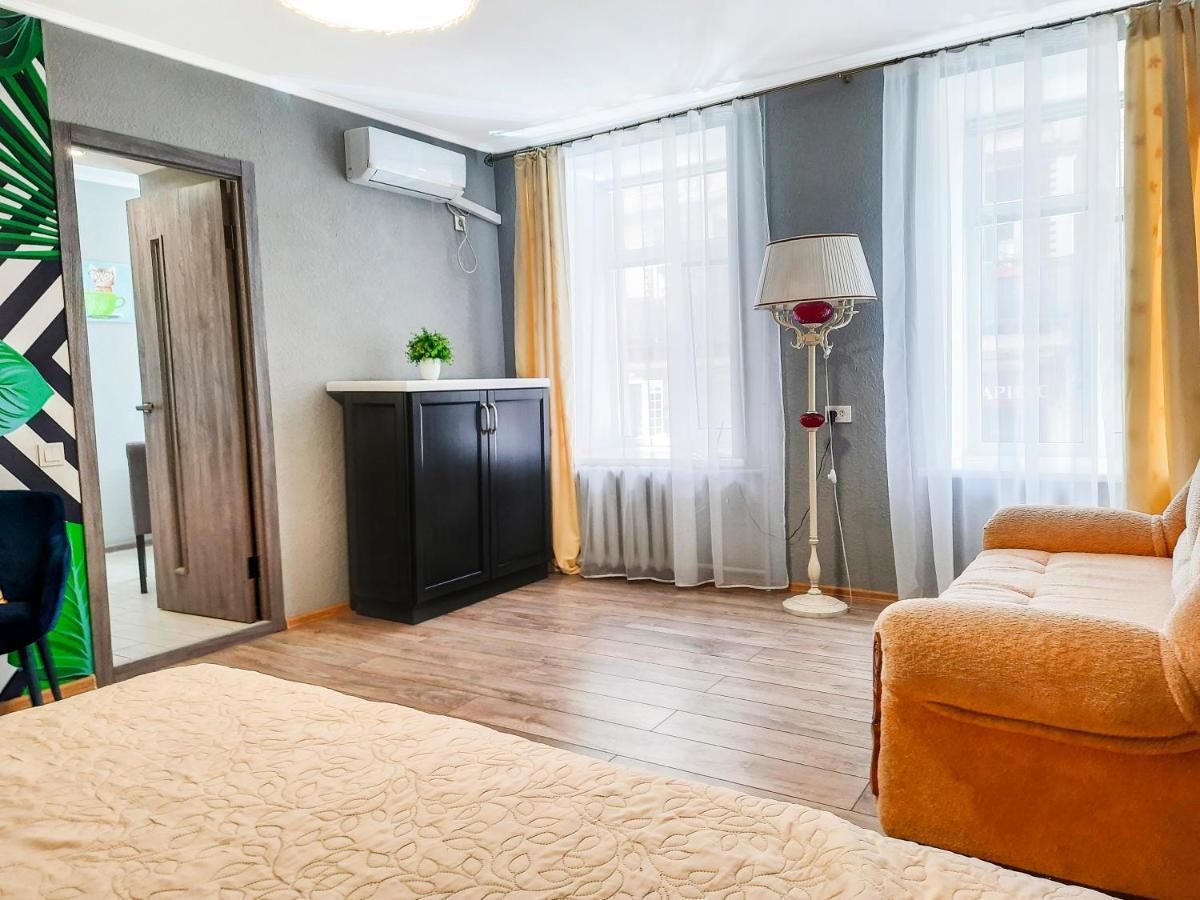 1-Room Apartment In The Center, 5 Minutes To Deribasovskaya オデッサ エクステリア 写真